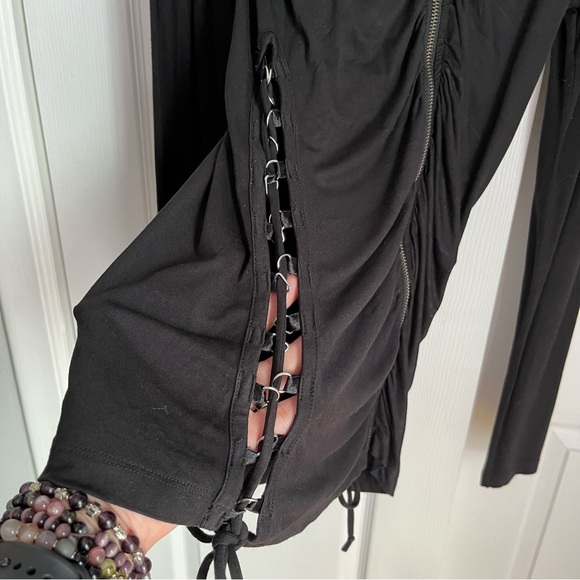 KÄRV ZIP UP TOP WITH LACE UP SIDES - Picture 10 of 13
